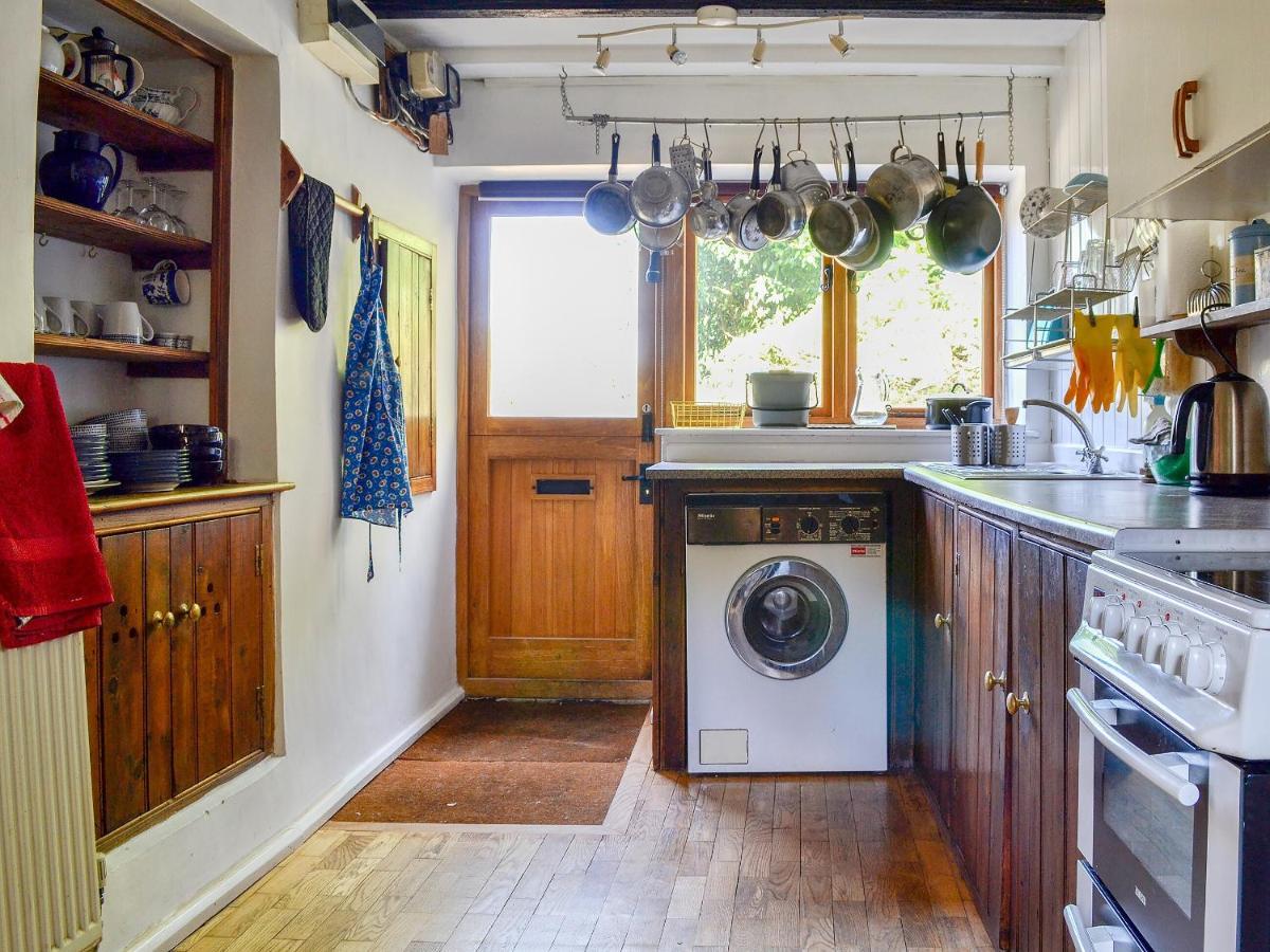 Driftcombe Farmhouse Bisley  エクステリア 写真