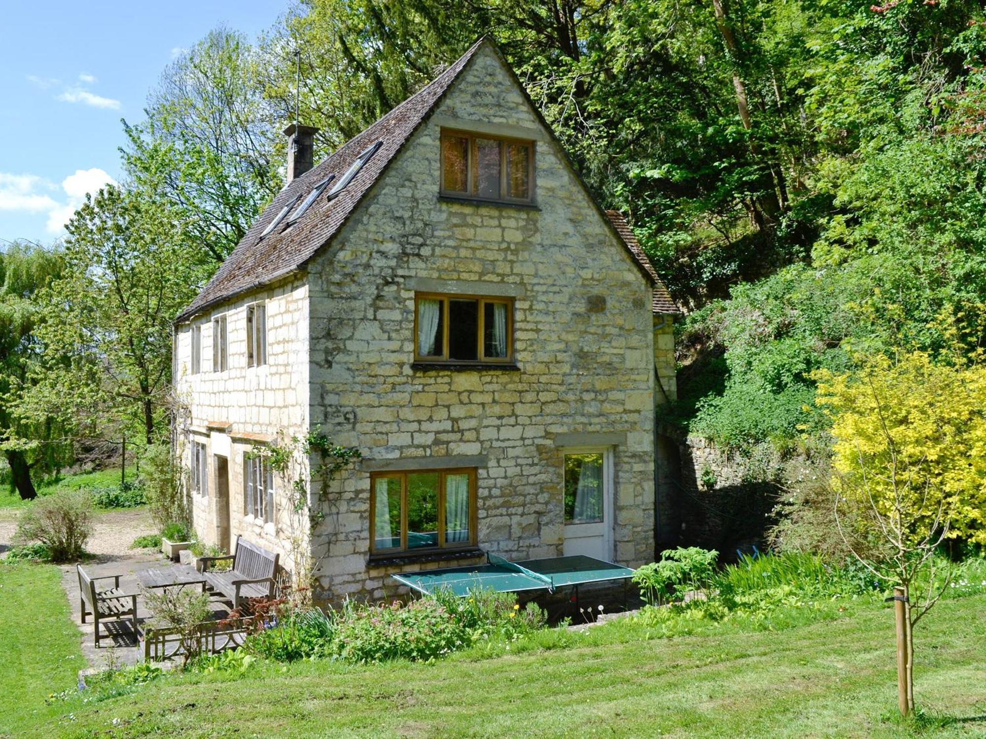 Driftcombe Farmhouse Bisley  エクステリア 写真